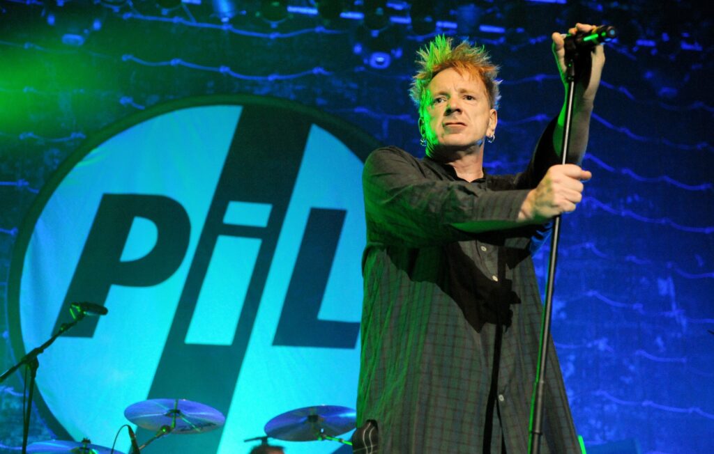 John Lydon dice che i Sex Pistols sono "persone speciali con bisogni speciali" e lui "non li perdonerà mai".