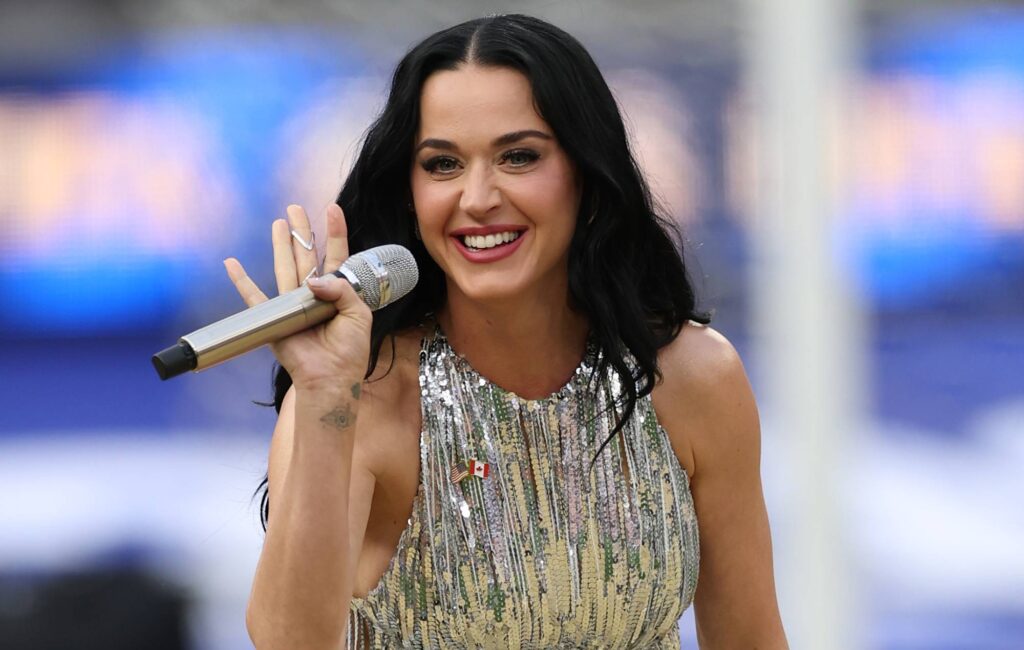 Katy Perry condanna la Casa Bianca per aver utilizzato i "fuochi d'artificio" nel video degli attacchi militari in Iran