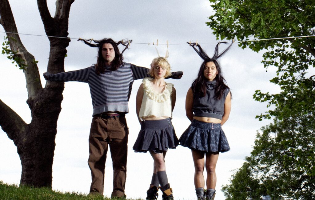 Mary In The Junkyard – 'Role Model Hermit': debutto cinematografico che bilancia grinta e grandezza