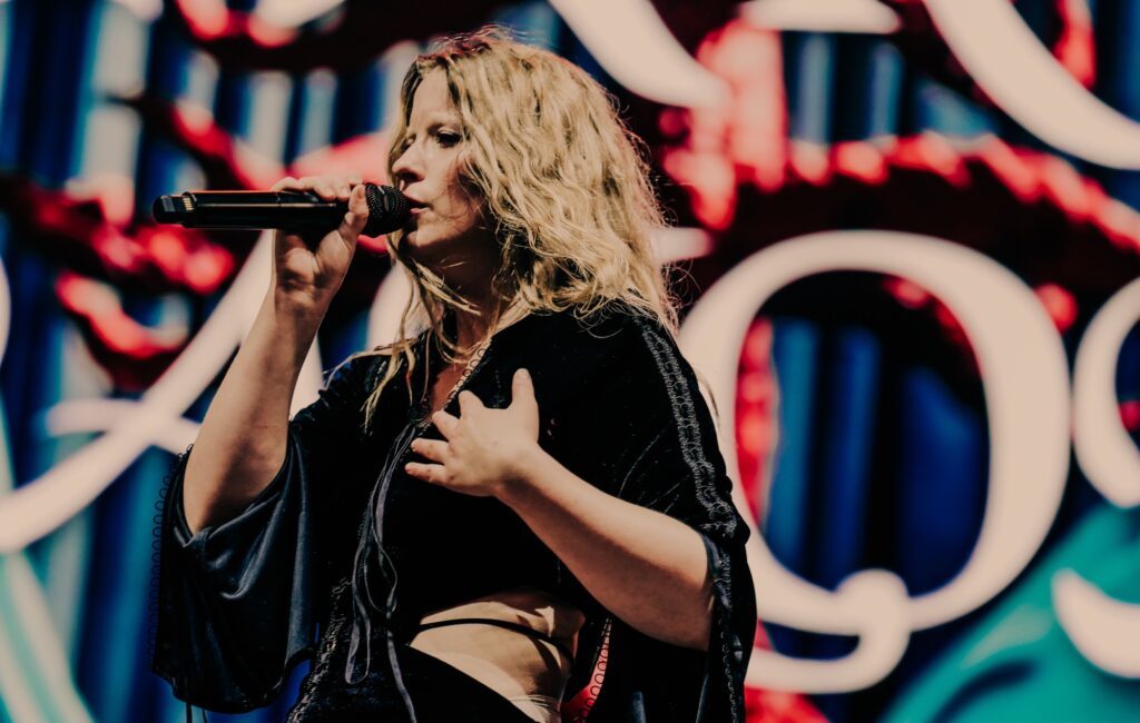 Paris Paloma dice al pubblico: "Se vuoi supportare gli artisti, non usare l'intelligenza artificiale" sul palco del Bilbao BBK Live 2026
