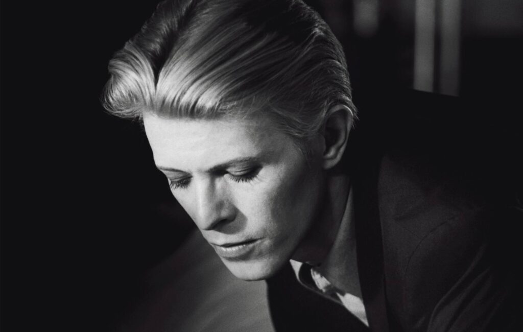 Spettacoli dal vivo, riproduzioni di album neri come la pece e altro ancora annunciato per David Bowie Lightroom a Londra