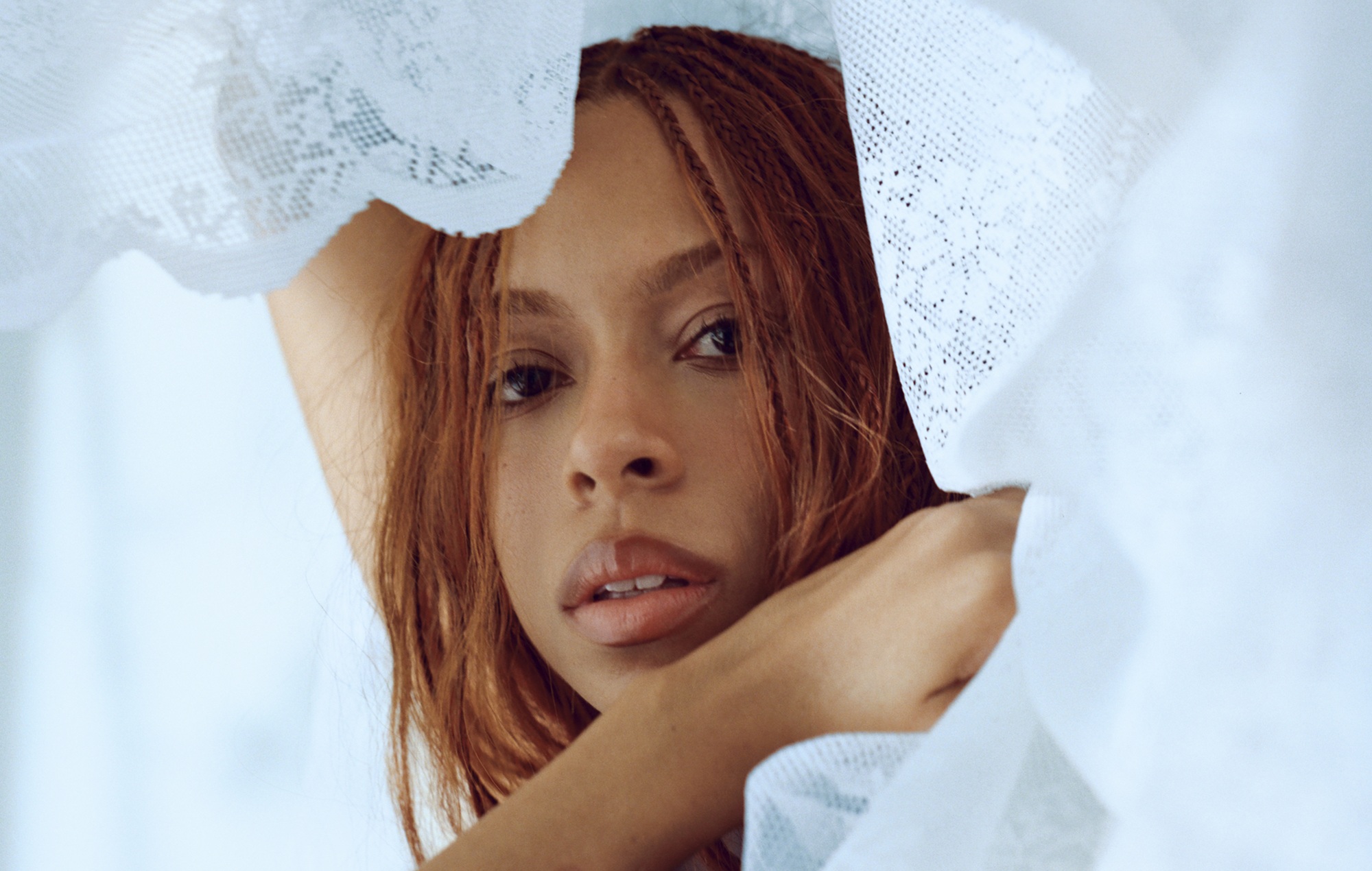 Ravyn Lenae – Recensione di 'Blue Island': il prodigio dell'R&B trova il suo nuovo ritmo pop