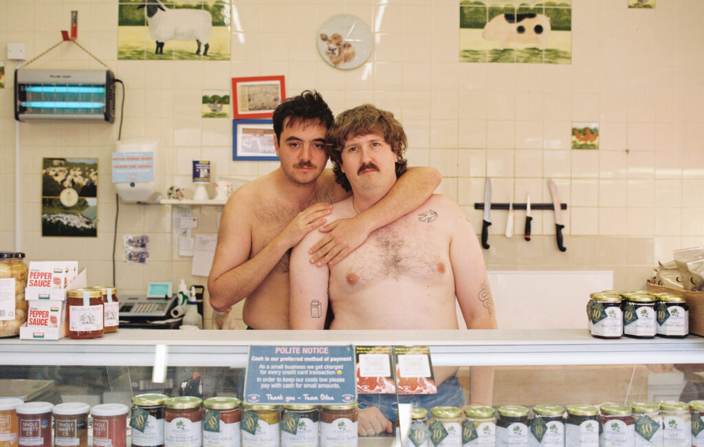 Getdown Services – Recensione di 'Massive Champion': un improbabile trionfo di cuore e umorismo