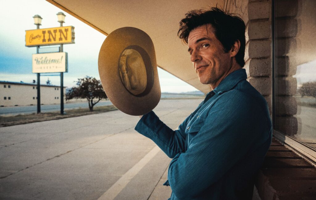 Brandon Flowers – Recensione di 'Thrasher': l'uomo dei Killers lascia Las Vegas per Nashville per una questione personale di campagna