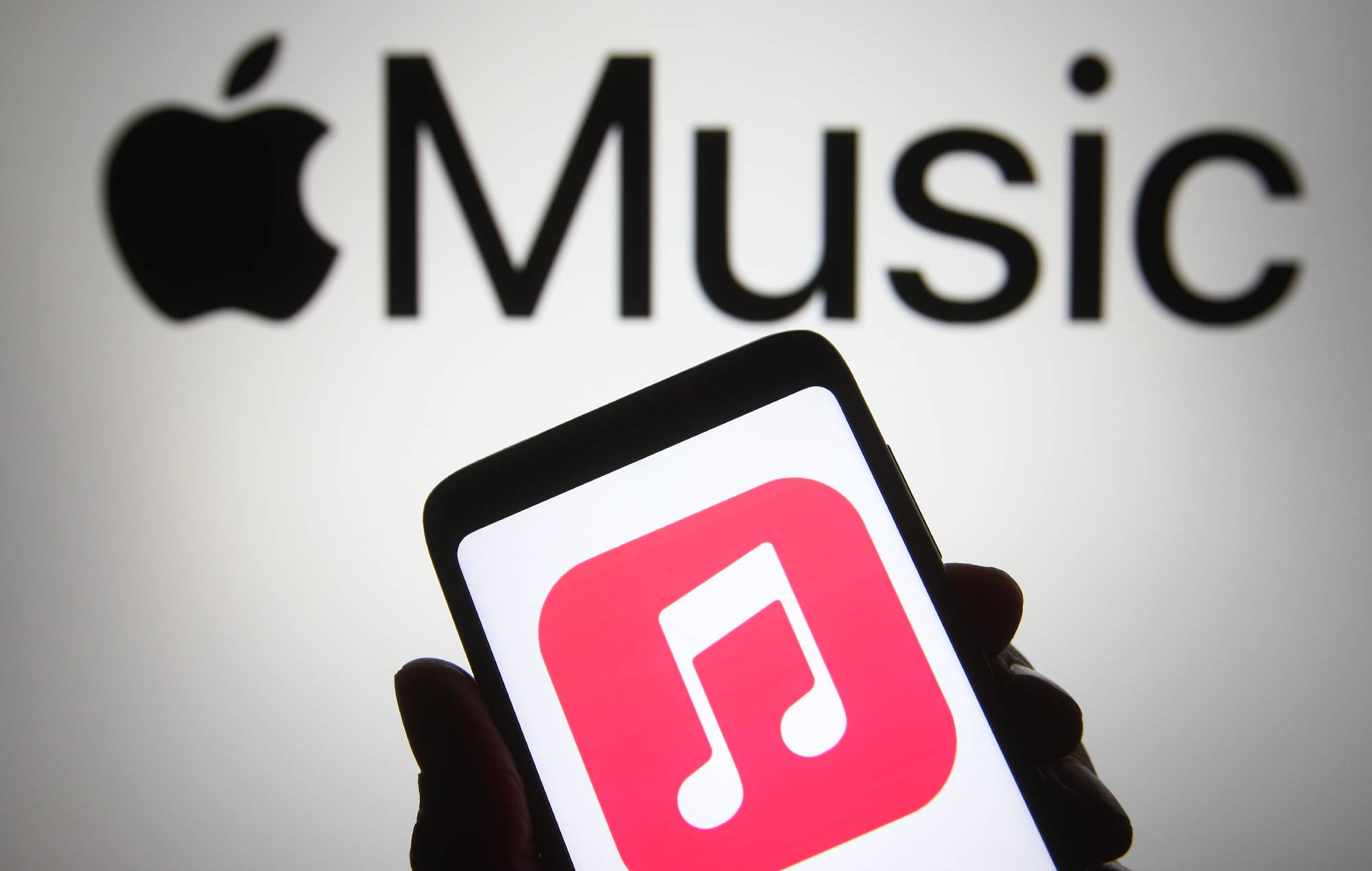 Apple Music aggiungerà etichette alla musica generata dall’intelligenza artificiale entro la fine dell’anno