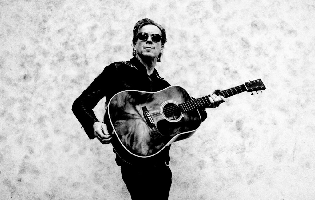 Colonna sonora della mia vita di Damien Lewis: Elton John, The Beatles