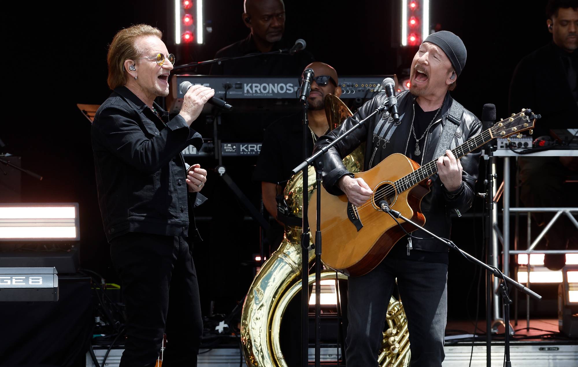 Gli U2 condividono il testo riscritto di "Beautiful Day" dal tributo funebre di Glen Hansard