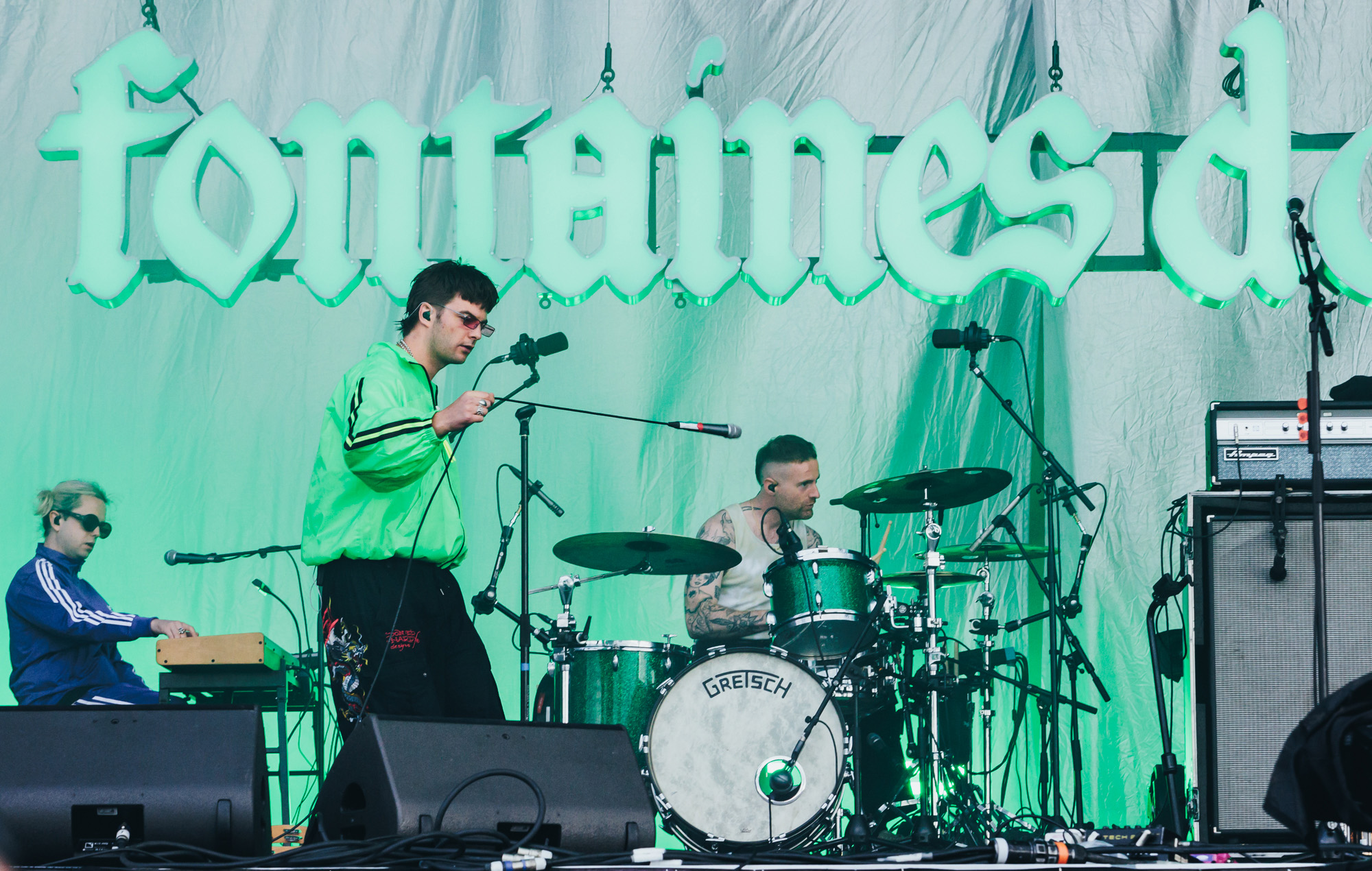 Guarda il debutto dei Fontaines DC con le nuove canzoni "Marianne" e "Six Shot Morning" nel primo spettacolo da headliner completo del 2026