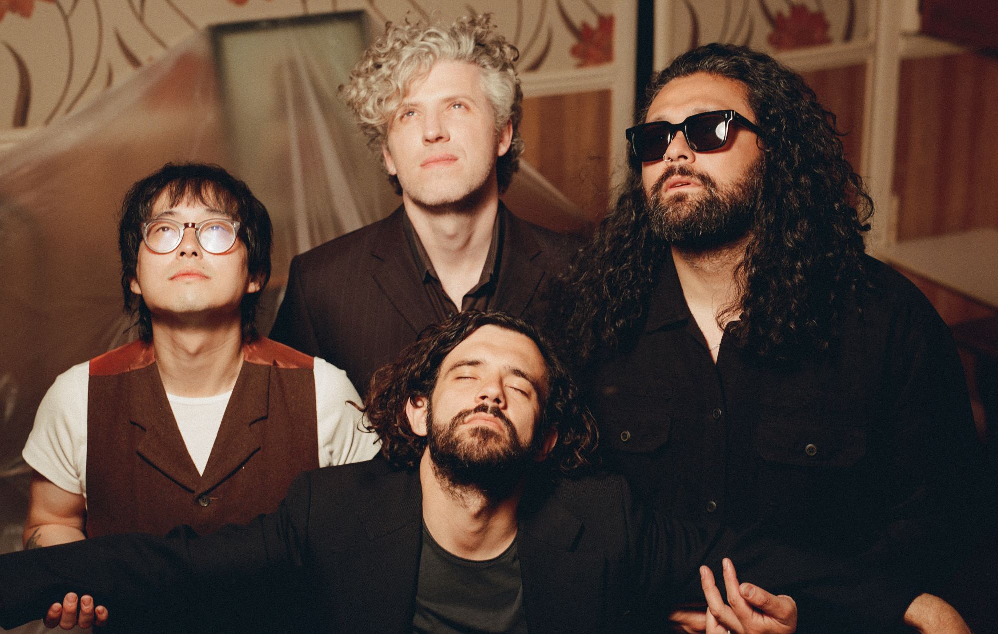 I Gang of Youths parlano dell'ingresso in una nuova era in 'Things Take Time': "Sembrava una vera rottura con il passato"