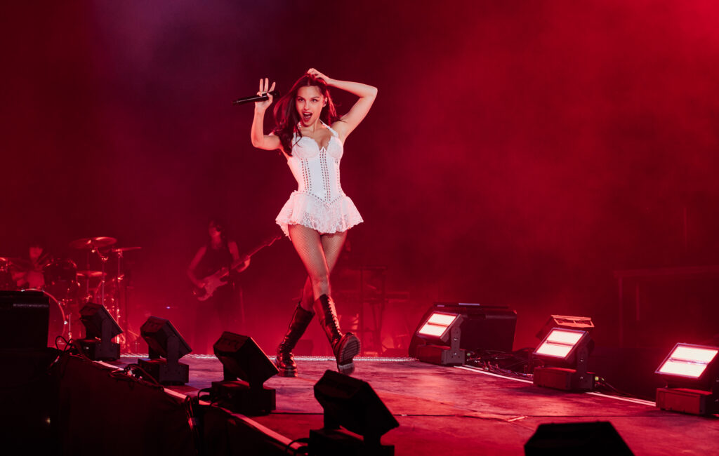 Olivia Rodrigo rivela il programma degli orari dei palcoscenici di Daisy Chain Fields senza set sovrapposti