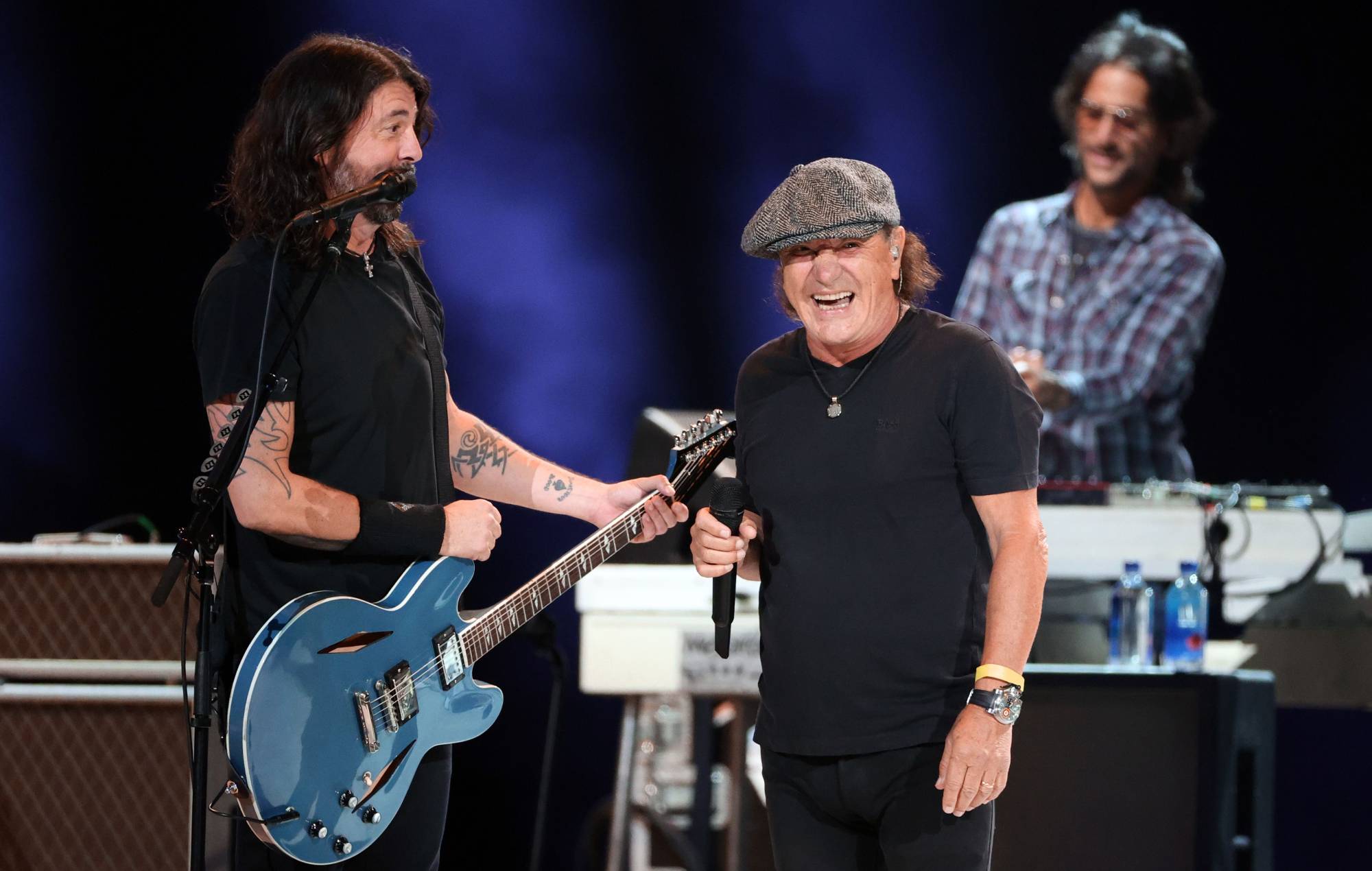 I Foo Fighters apriranno nuovamente per gli AC/DC al concerto riprogrammato nel New Jersey – meno di un mese dopo lo slot di supporto "one night only"