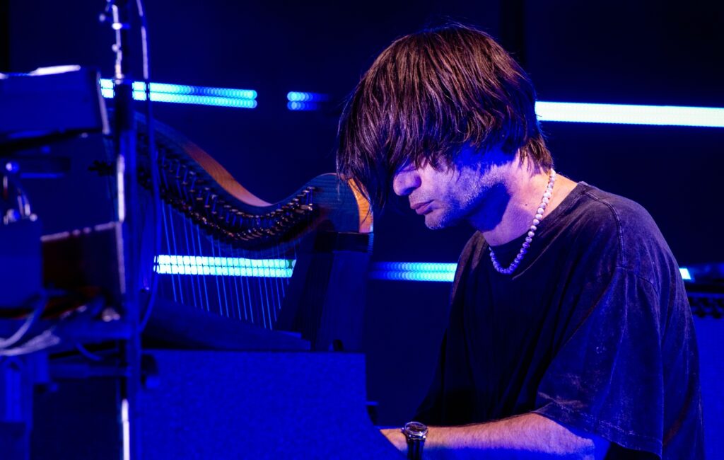 Jonny Greenwood ammette che "si sentiva un chitarrista goffo ed era sempre pigro" nei primi giorni dei Radiohead