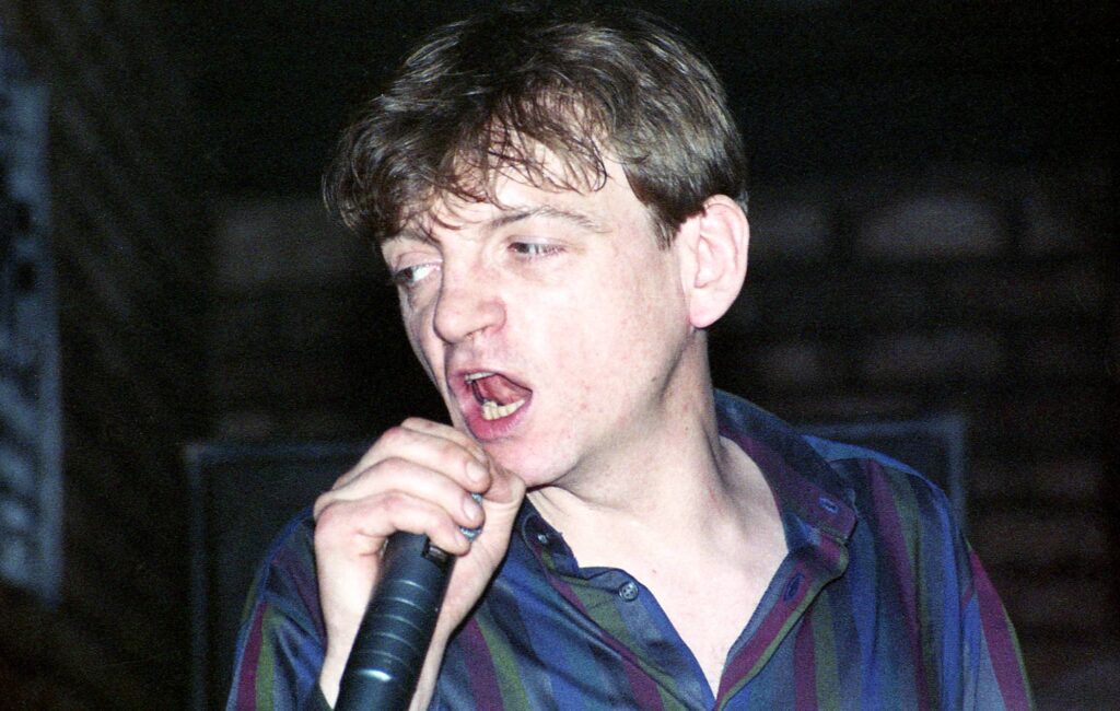 La fidanzata e ultimo manager di Mark E. Smith critica l'ultimo album dei The Fall definendolo "una presa di soldi" ed "eticamente sbagliato"