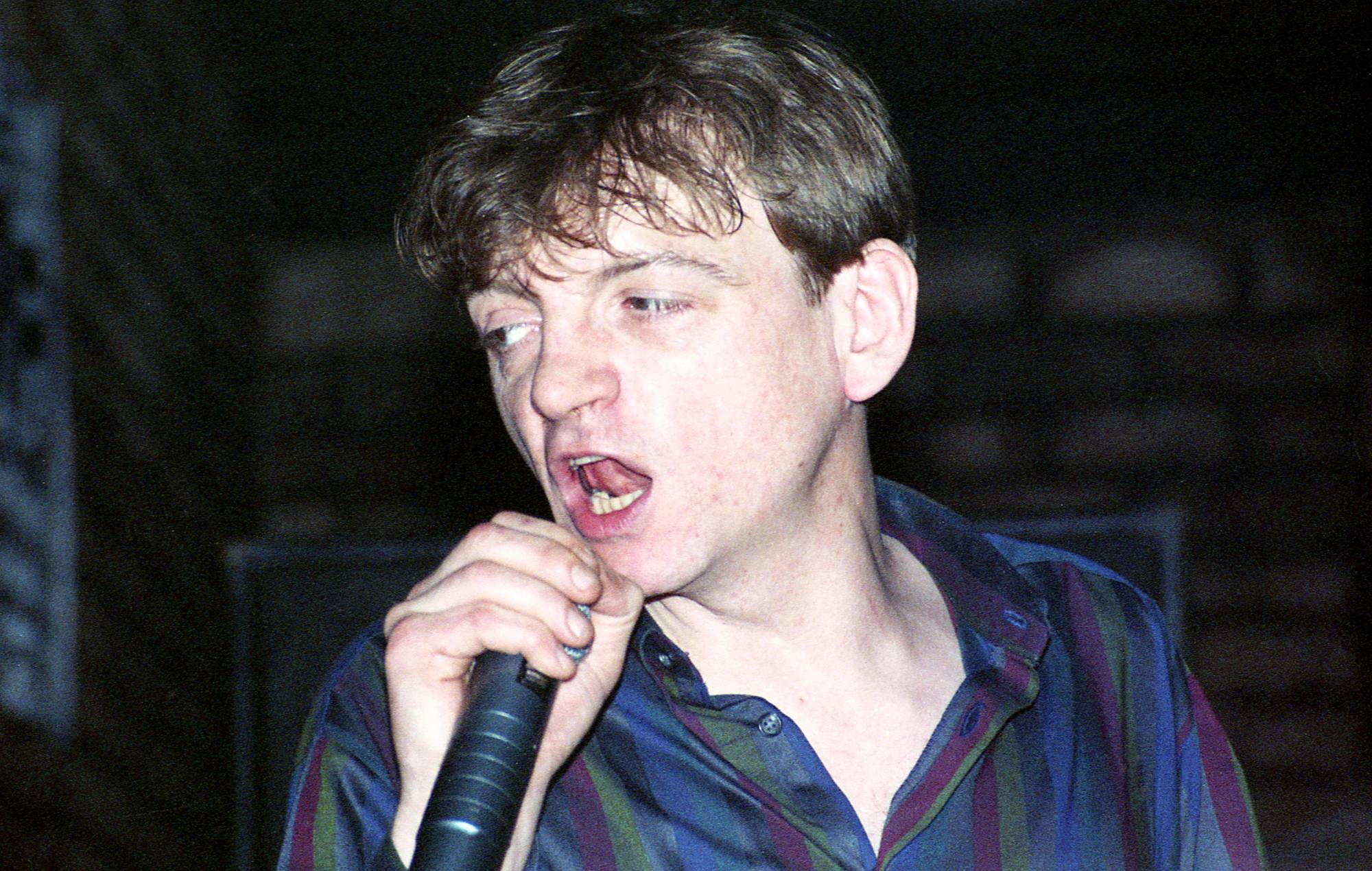 La fidanzata e ultimo manager di Mark E. Smith critica l'ultimo album dei The Fall definendolo "una presa di soldi" ed "eticamente sbagliato"