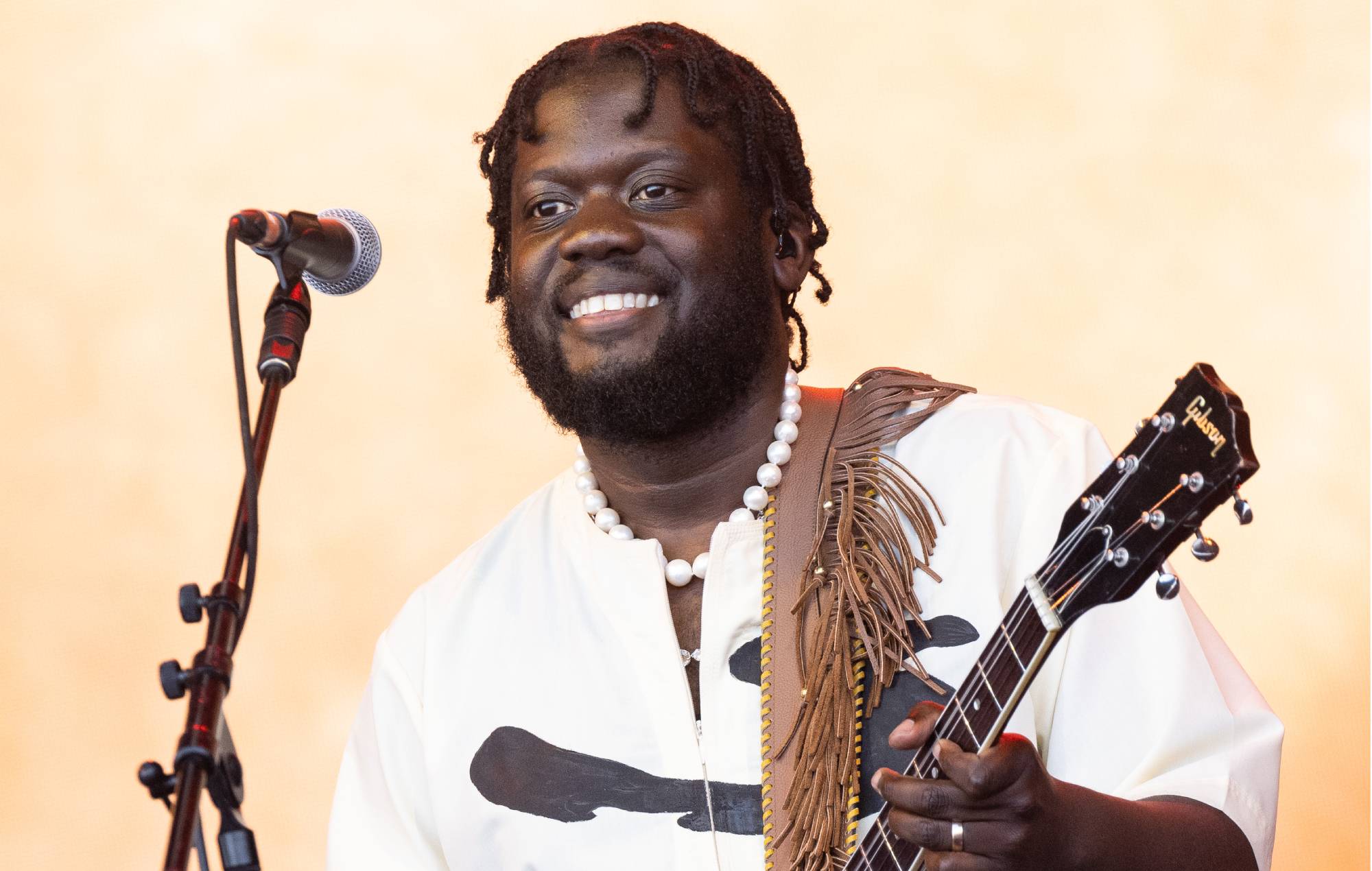 Michael Kiwanuka annuncia il nuovo album 'FUDGE' dopo aver subito un ictus: "Sto combattendo alcuni problemi di salute che mi ostacolerebbero pesantemente nel fare musica"
