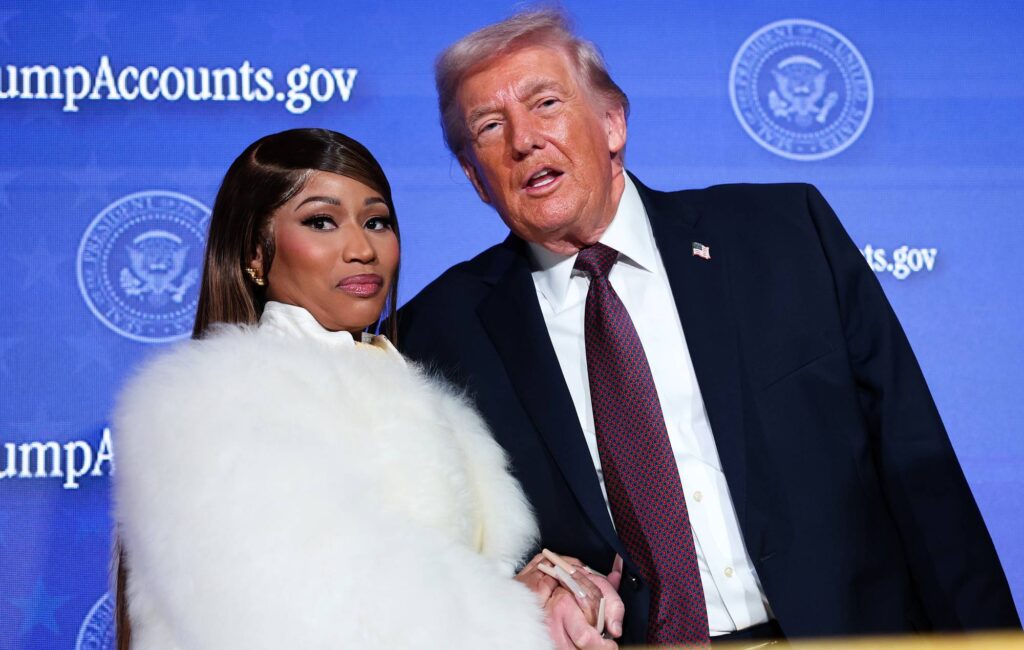 Nicki Minaj risponde alle critiche sul suo sostegno a Donald Trump: "Lo adoro"