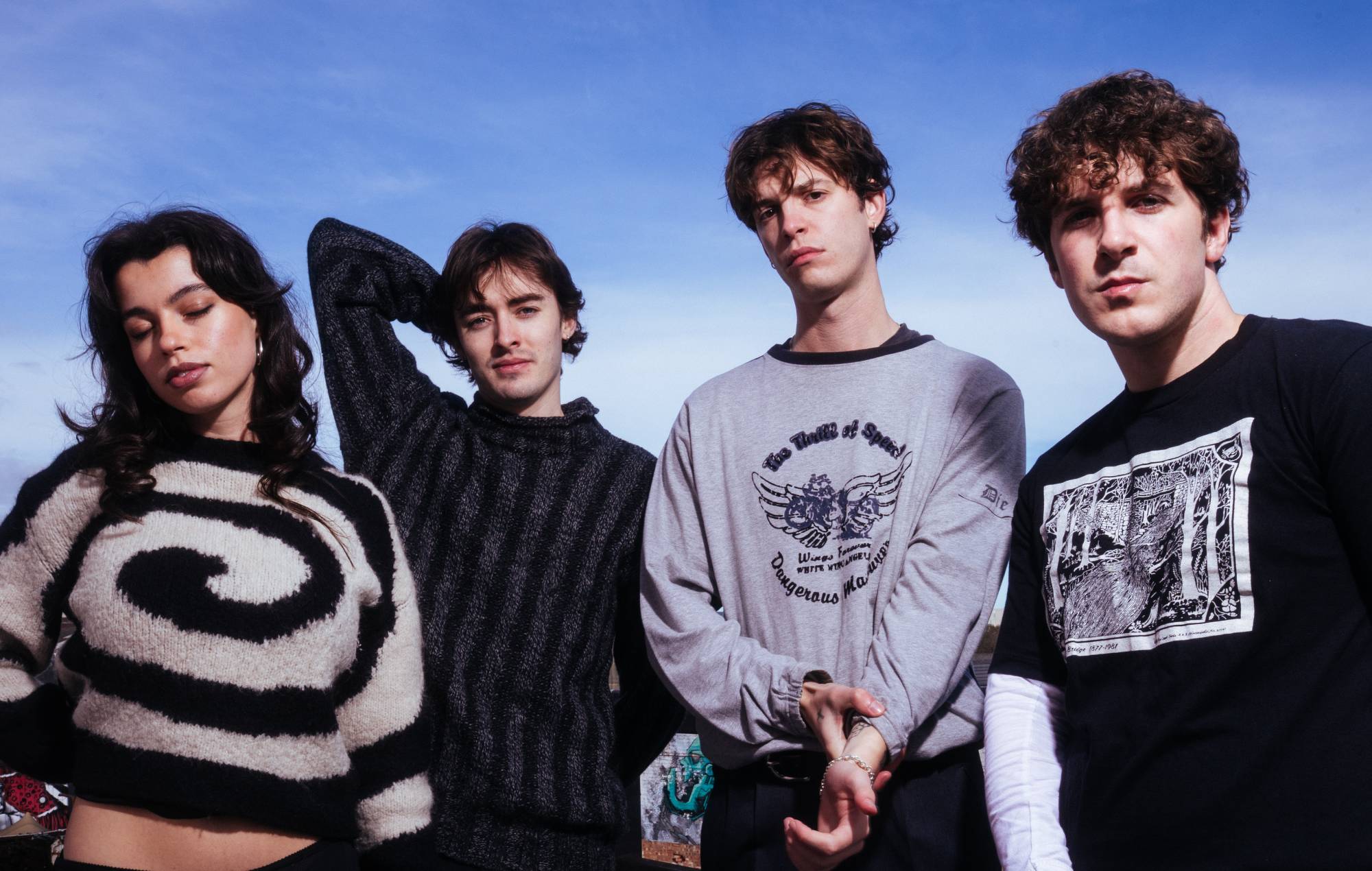 Overpass collabora con Nieve Ella per una "nuova prospettiva" sul preferito dai fan "Fall In Love"