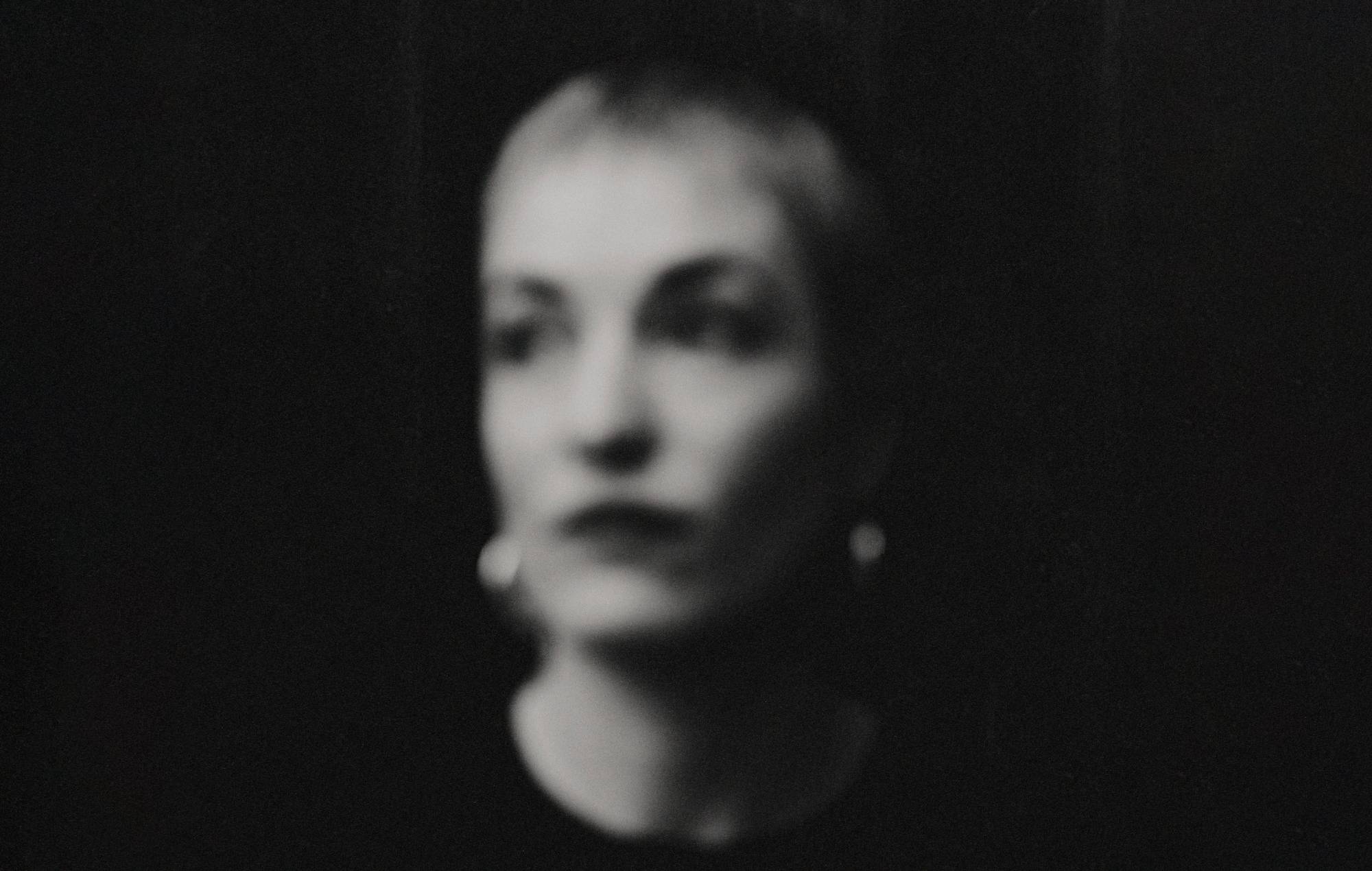 Radie Peat dei Lankum annuncia l'album di debutto da solista "No Human Tongue Can Tell" con il nuovo emozionante singolo "The Moon and Stars"