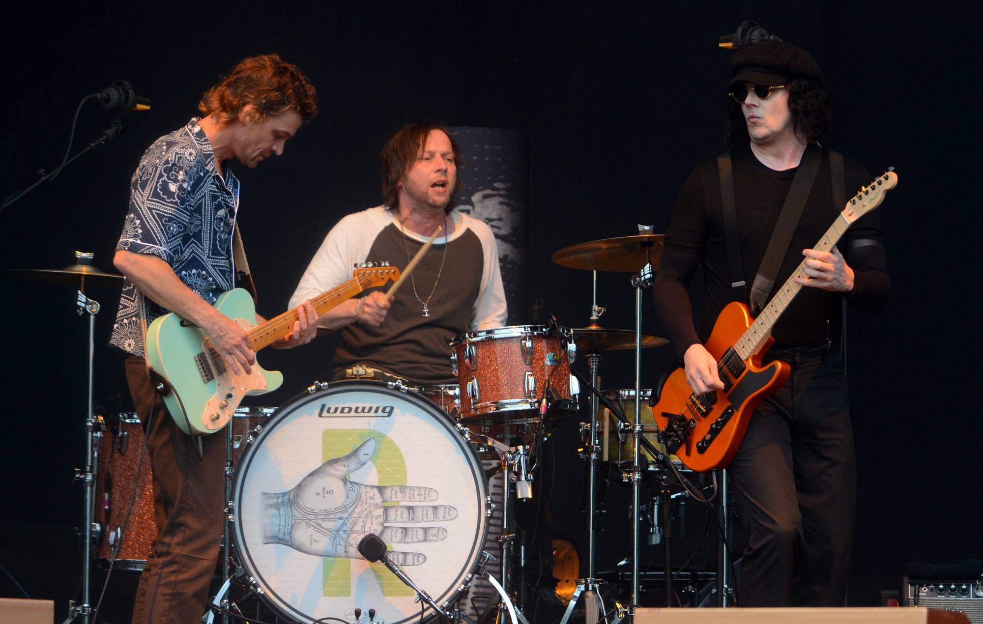 Guarda i The Raconteurs riunirsi al concerto di Jack White a Nashville